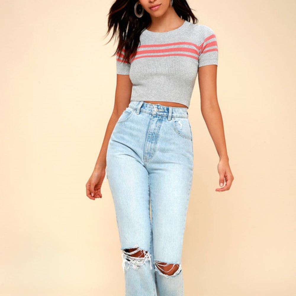 Lulu's Grey Fun Crop top - Picture 2 of 2